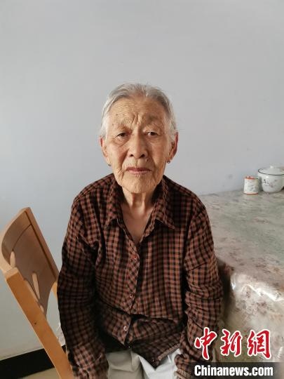 薩仁托婭拍攝的“草原母親”?！∷_仁托婭供圖