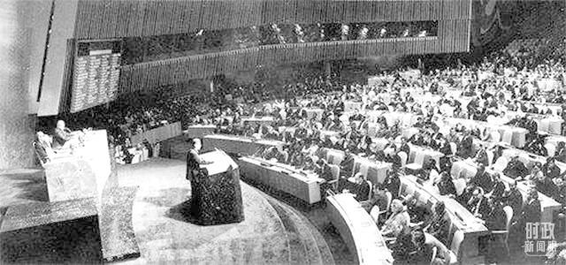 △1971年10月25日，第26屆聯(lián)合國大會(huì)現(xiàn)場(chǎng)。(資料圖)