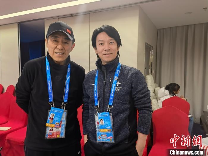 張文海與張藝謀的合影?！埼暮?供圖