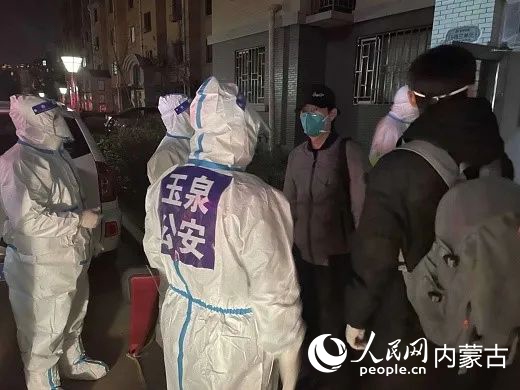 耐心溝通，居民們轉(zhuǎn)變態(tài)度。平安玉泉供圖