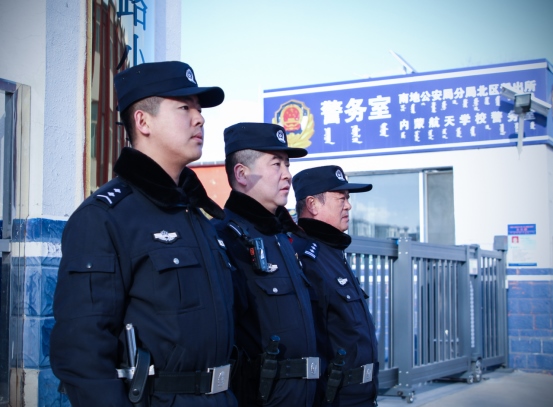 站好“護(hù)學(xué)崗”，守護(hù)“成長(zhǎng)路”——南地公安持續(xù)開展護(hù)學(xué)行動(dòng)214.png