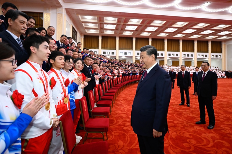 2022年4月8日，習(xí)近平總書記會(huì)見北京冬奧會(huì)、冬殘奧會(huì)突出貢獻(xiàn)集體代表、突出貢獻(xiàn)個(gè)人和中國體育代表團(tuán)成員。