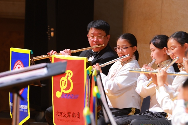 “樂動金帆 ‘藝’起交響”為主題的專場音樂會現(xiàn)場。主辦方供圖