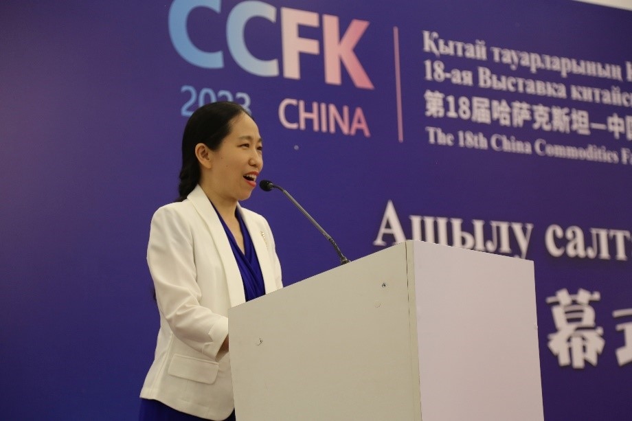 中國駐阿拉木圖總領(lǐng)事蔣薇發(fā)表致辭。中國駐阿拉木圖總領(lǐng)館供圖