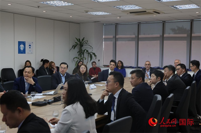與會(huì)代表參與座談交流。（人民網(wǎng)記者 時(shí)元皓攝）
