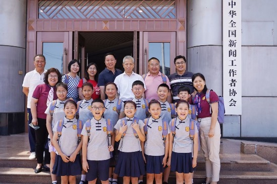 文縣東壩童聲合唱團的孩子們在中國記協(xié)。