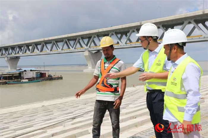 孟加拉國帕德瑪大橋河道整治工程北岸整治區(qū)域長1.5千米，南岸長11.5千米，是目前世界上規(guī)模最大的河道整治工程。人民網(wǎng)記者 孫廣勇攝
