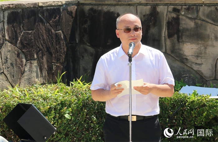 昆明市副市長安恩法在紀(jì)念儀式上致辭。人民網(wǎng) 許可攝