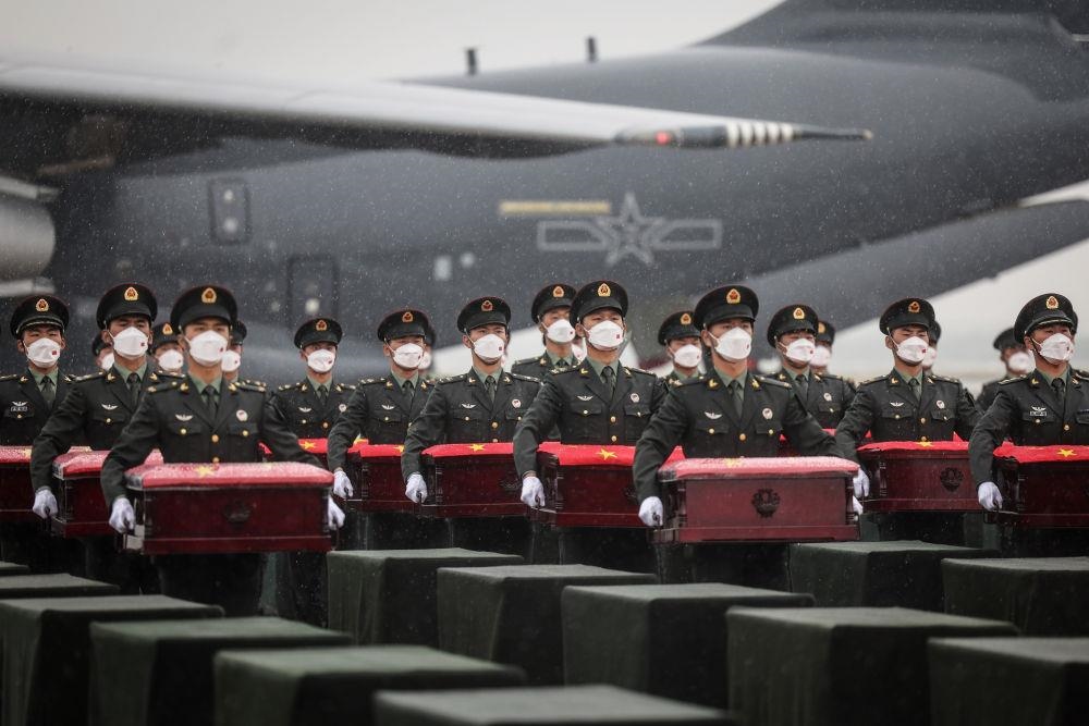 △2022年9月16日，載運(yùn)著88位在韓中國人民志愿軍烈士遺骸及837件遺物的空軍專機(jī)降落在沈陽桃仙國際機(jī)場，英雄們回到祖國懷抱。