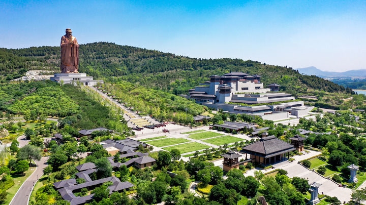 這是2023年6月8日拍攝的山東省曲阜市尼山圣境（無人機(jī)照片）。新華社記者 郭緒雷 攝