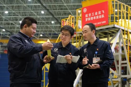 在工作中的“羅陽青年突擊隊(duì)”隊(duì)員。航空工業(yè)沈飛供圖