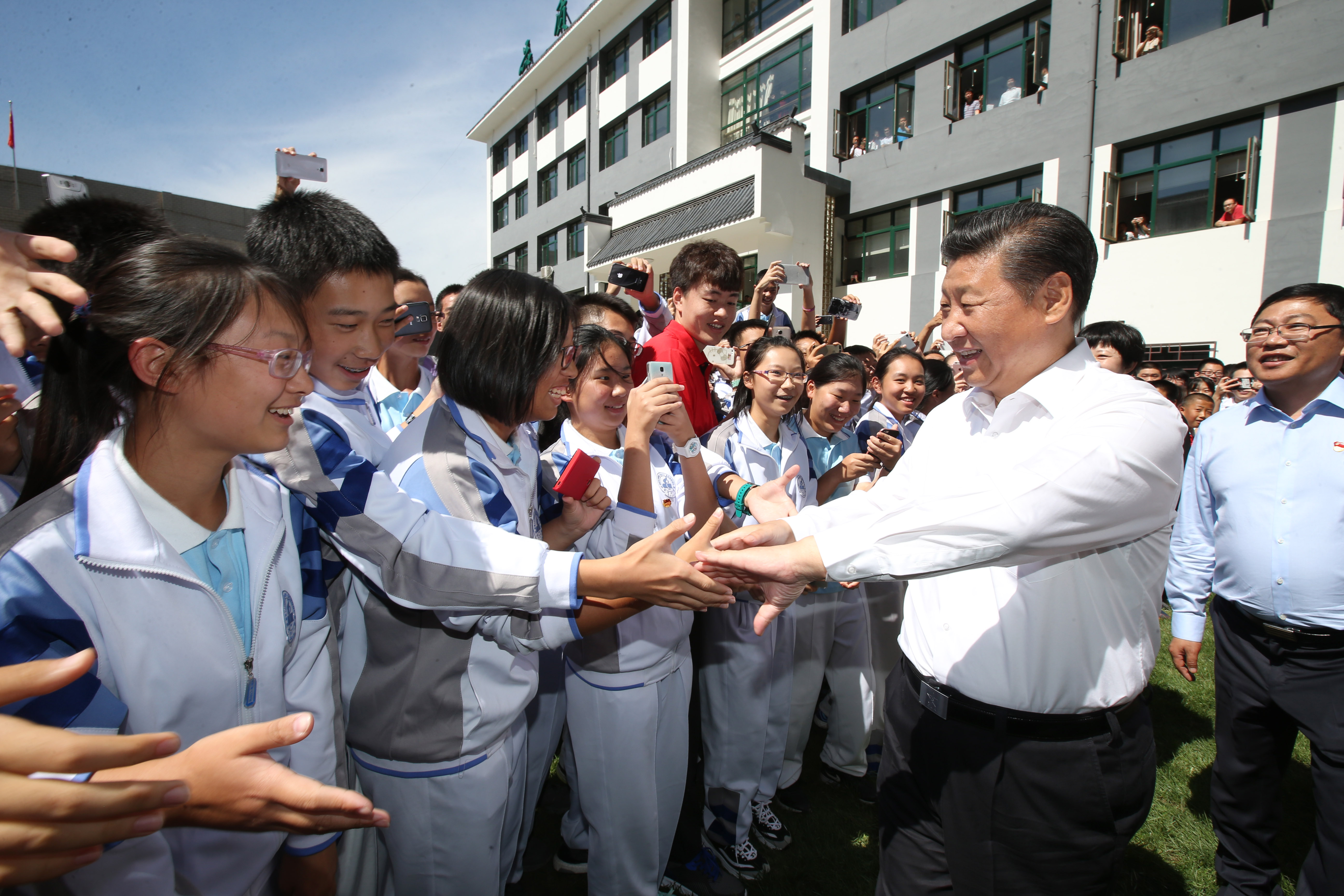 2016年9月9日，習(xí)近平總書記來(lái)到位于北京市海淀區(qū)的八一學(xué)?？赐麕熒?。