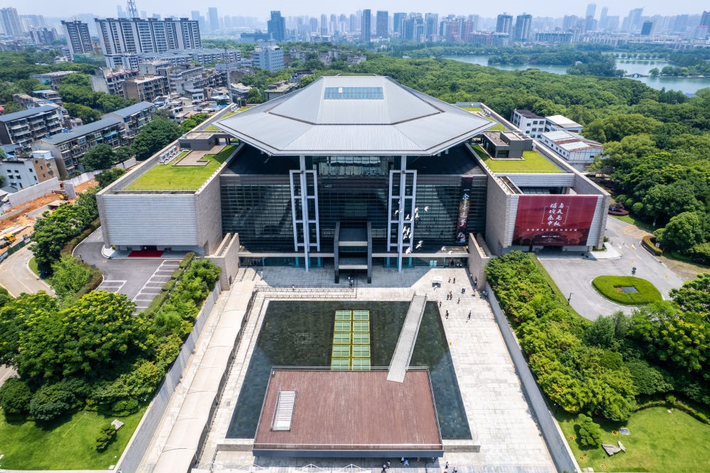 這是在長(zhǎng)沙市開福區(qū)拍攝的湖南博物院及周邊景色（無人機(jī)照片，6月7日攝）。新華社記者 陳思汗 攝