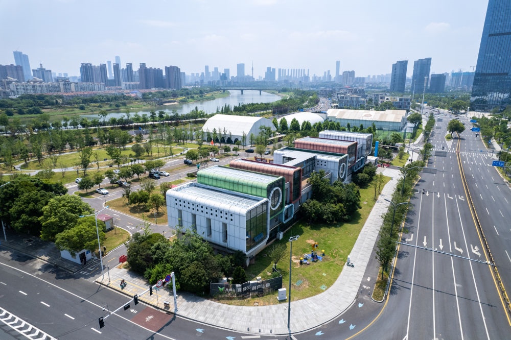  這是在長(zhǎng)沙市開福區(qū)拍攝的馬欄山視頻文創(chuàng)產(chǎn)業(yè)園（無人機(jī)照片，6月7日攝）。新華社記者 陳思汗 攝