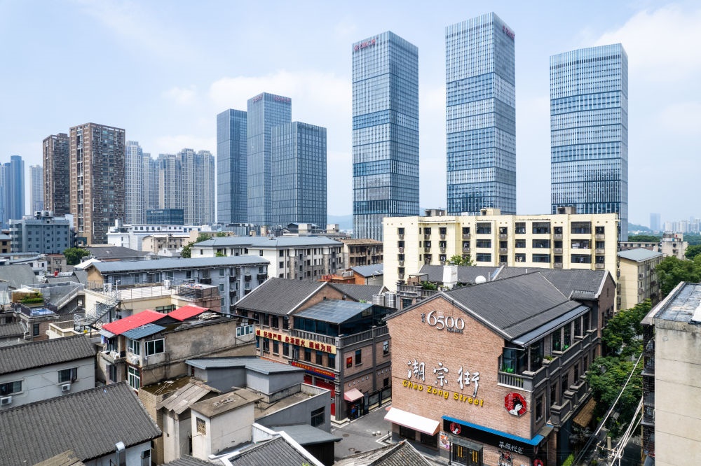  這是在長(zhǎng)沙市開福區(qū)拍攝的潮宗街及周邊景色（無人機(jī)照片，6月7日攝）。新華社記者 陳思汗 攝