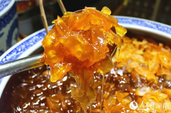以柚子為原料做的蜂蜜柚子膏。 人民網(wǎng)記者 劉賓攝