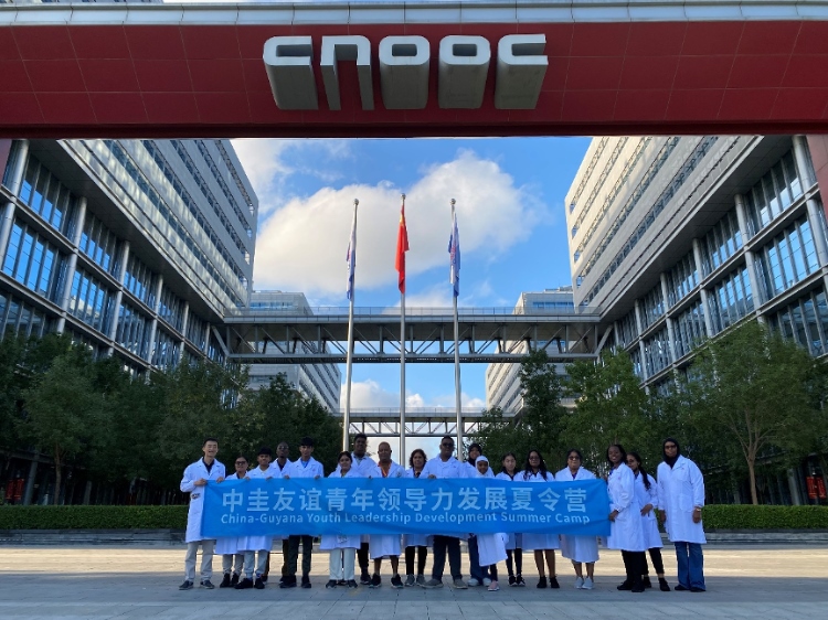 代表團參觀未來科技城。中海油圭亞那有限公司供圖
