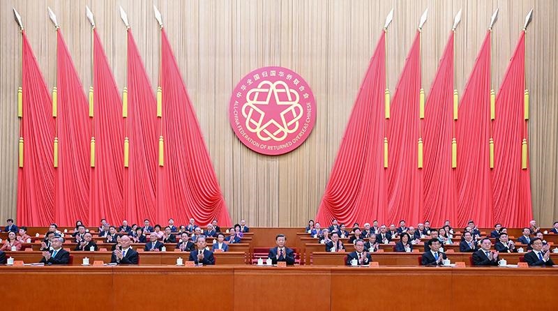 2023年8月31日，第十一次全國歸僑僑眷代表大會在北京人民大會堂開幕。習(xí)近平等黨和國家領(lǐng)導(dǎo)人到會祝賀
