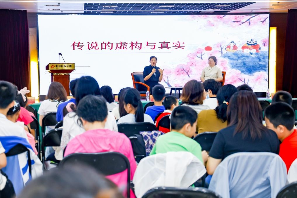 經(jīng)典閱讀進(jìn)社區(qū)——十月少年文學(xué)創(chuàng)享會(huì)走進(jìn)裕中東里。主辦方供圖