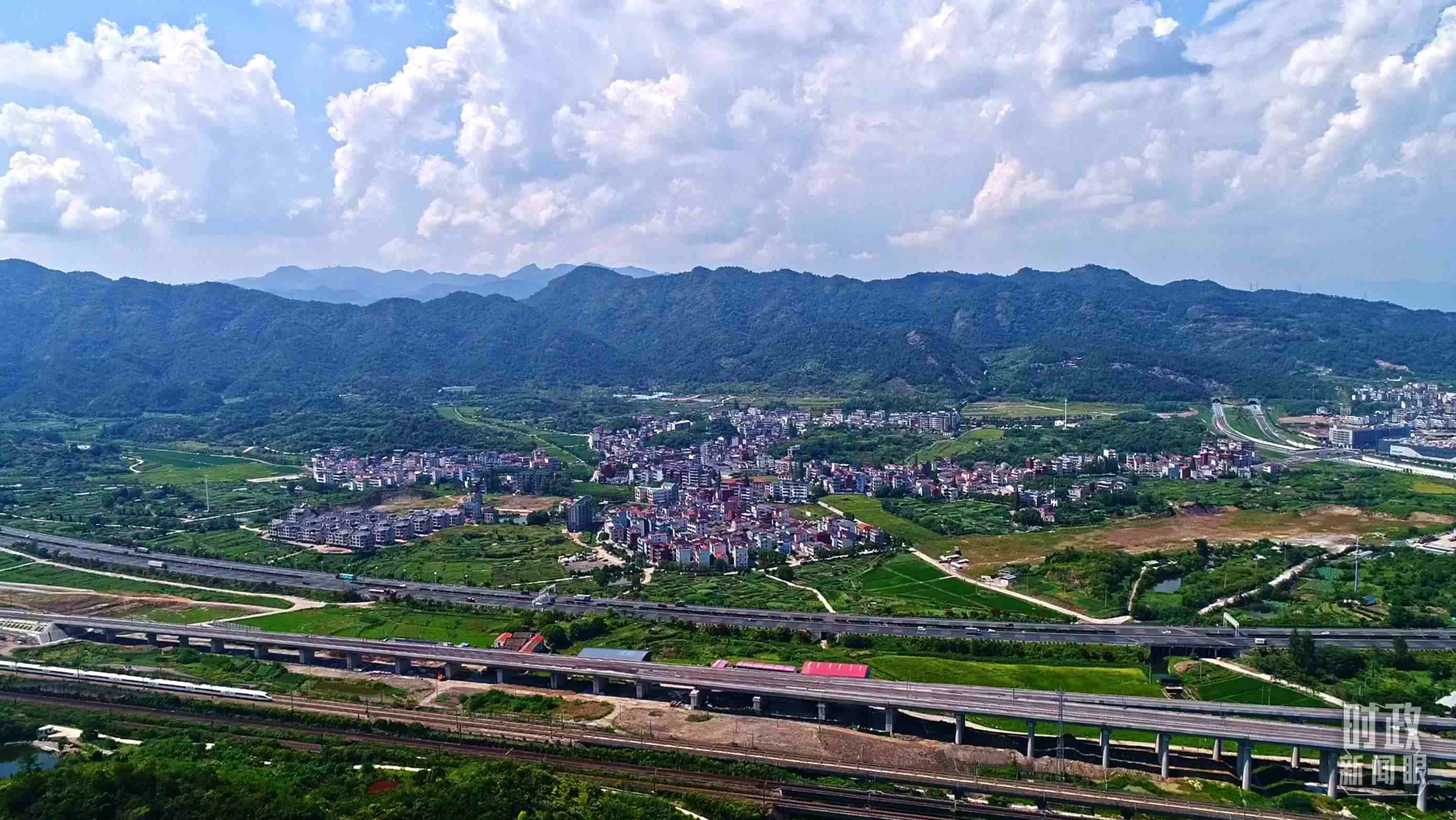 △李祖村航拍。（總臺(tái)央視記者范凱拍攝）
