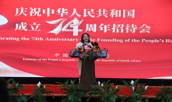 德利萊代表南政府向中國政府和人民致以誠摯祝賀。中國駐南非使館供圖