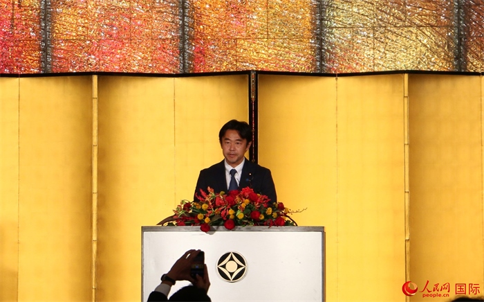 日本外務大臣政務官穗坂泰發(fā)表致辭。人民網 許可攝