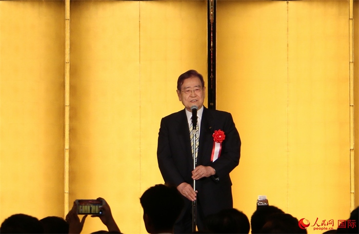 日中協(xié)會會長野田毅致祝酒辭。人民網 許可攝
