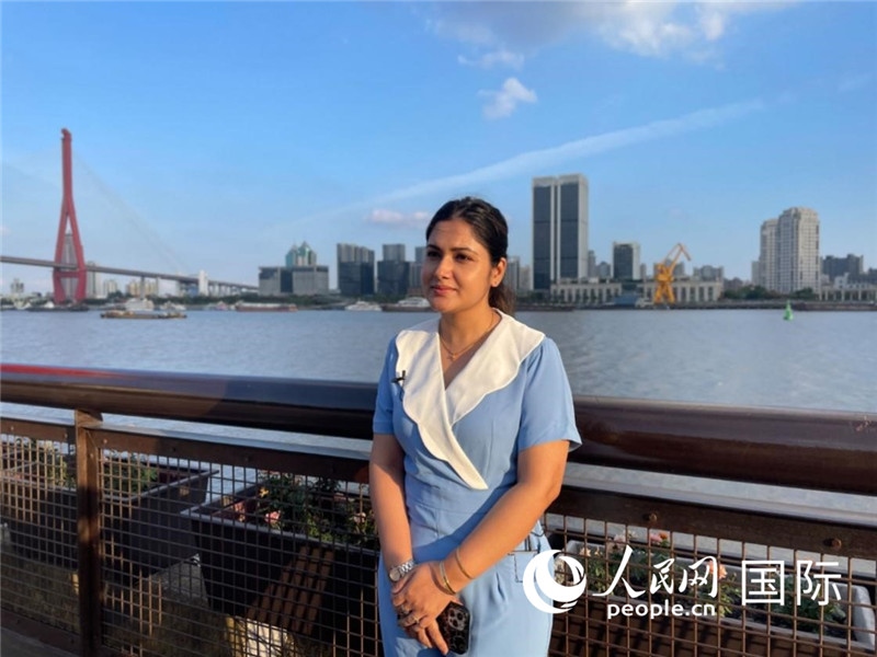 孟加拉國Channel24電視頻道主持人伊斯拉特·阿敏在上海市楊浦濱江接受采訪。 人民網記者 張榮攝