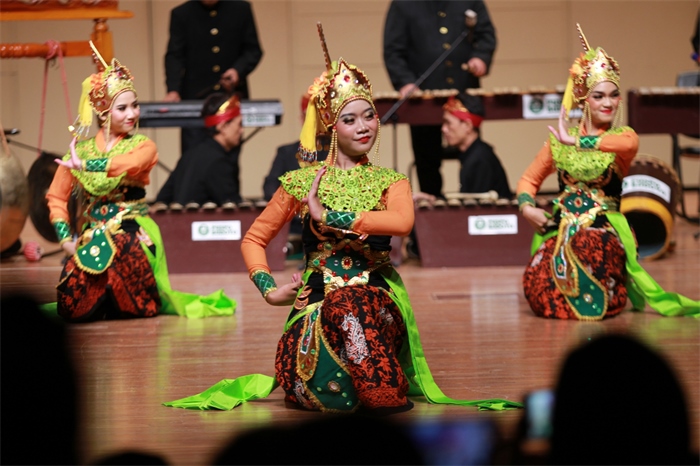 印尼藝術(shù)家表演印尼傳統(tǒng)舞蹈。印尼駐華大使館供圖