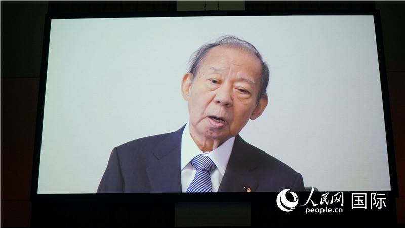 日本自民黨前干事長(zhǎng)、日中友好議員聯(lián)盟會(huì)長(zhǎng)二階俊博視頻致辭。人民網(wǎng) 蔣曉辰攝日本自民黨前干事長(zhǎng)、日中友好議員聯(lián)盟會(huì)長(zhǎng)二階俊博視頻致辭。人民網(wǎng) 蔣曉辰攝日本自民黨前干事長(zhǎng)、日中友好議員聯(lián)盟會(huì)長(zhǎng)二階俊博視頻致辭。人民網(wǎng) 蔣曉辰攝日本自民黨前干事長(zhǎng)、日中友好議員聯(lián)盟會(huì)長(zhǎng)二階俊博視頻致辭。人民網(wǎng) 蔣曉辰攝