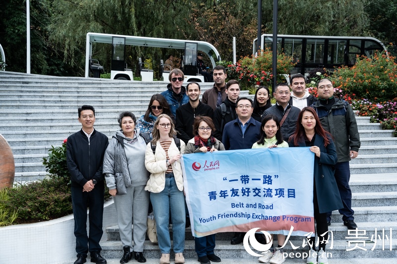 合影留念。人民網(wǎng) 陽(yáng)茜攝