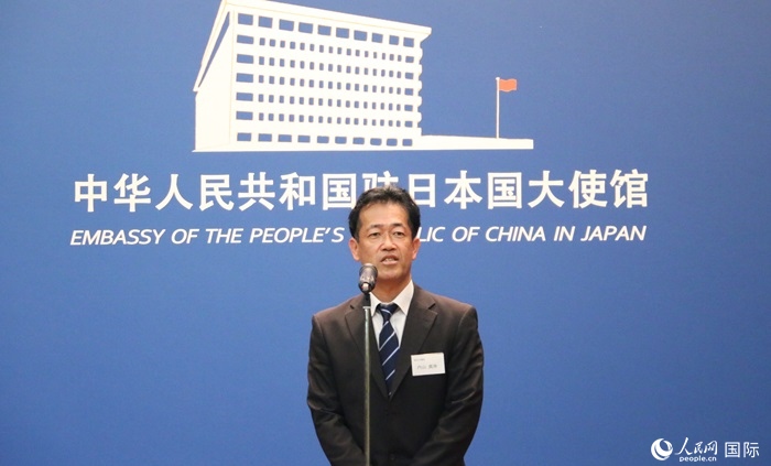 導(dǎo)師代表、東京大學(xué)教授內(nèi)山真伸發(fā)表致辭。人民網(wǎng) 許可攝
