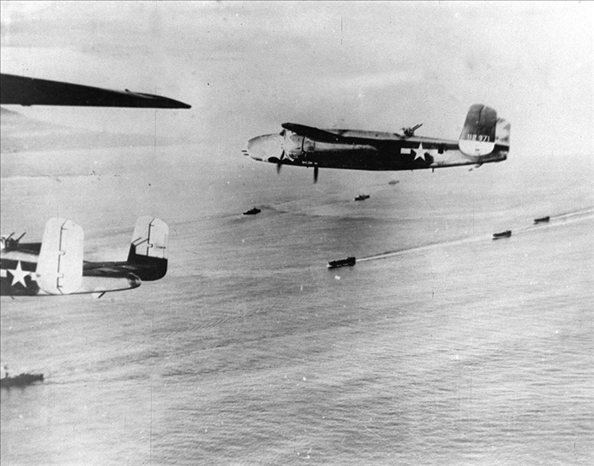 1942年4月18日，美國(guó)航空母艦甲板上B－25解放式轟炸機(jī)起飛轟炸東京工業(yè)區(qū)域，此為日本首次受盟軍之進(jìn)攻。