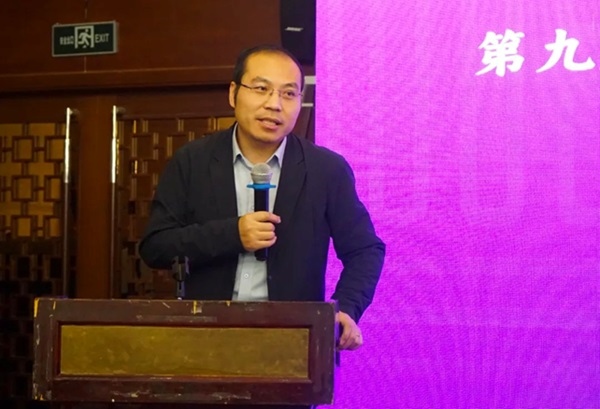 清華大學(xué)社會(huì)科學(xué)學(xué)院副院長(zhǎng)、政治學(xué)系長(zhǎng)聘教授孟天廣在研討會(huì)上總結(jié)發(fā)言。主辦方供圖