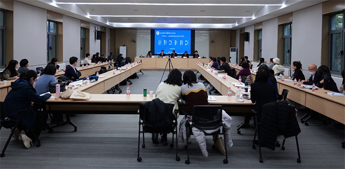 “區(qū)域國別學(xué)視角下的日語學(xué)科建設(shè)”圓桌論壇現(xiàn)場。主辦方供圖