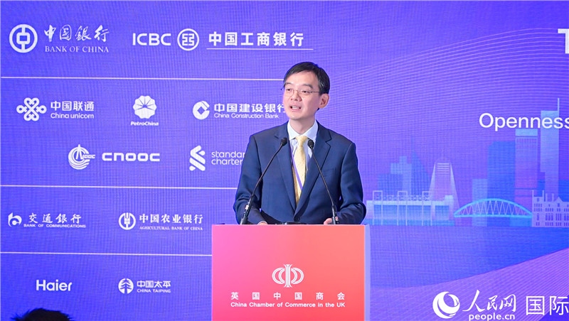 1. 英國(guó)中國(guó)商會(huì)會(huì)長(zhǎng)、中國(guó)銀行倫敦分行行長(zhǎng)方文建 致歡迎辭。郭錦標(biāo)攝_副本