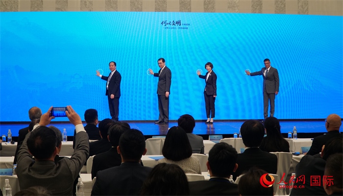 嘉賓共同啟動(dòng)“何以文明”日本特展體驗(yàn)暨2024年總臺(tái)春晚宣介區(qū)。人民網(wǎng) 蔣曉辰攝