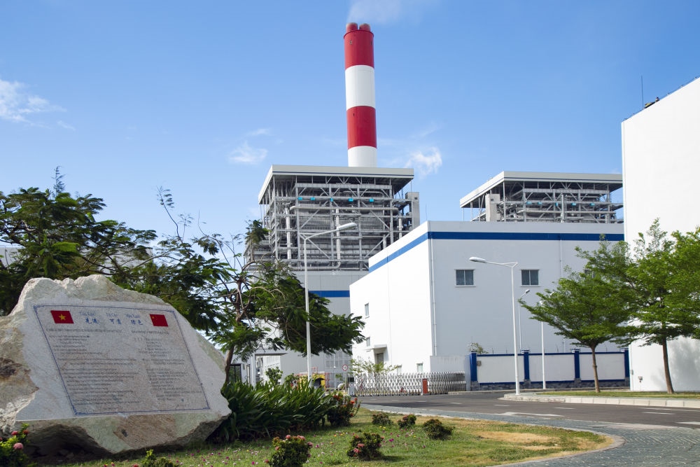 這是2021年3月24日在越南平順省拍攝的越南永新燃煤電廠一期BOT項(xiàng)目廠區(qū)。新華社發(fā)（南方電網(wǎng)越南永新公司供圖）