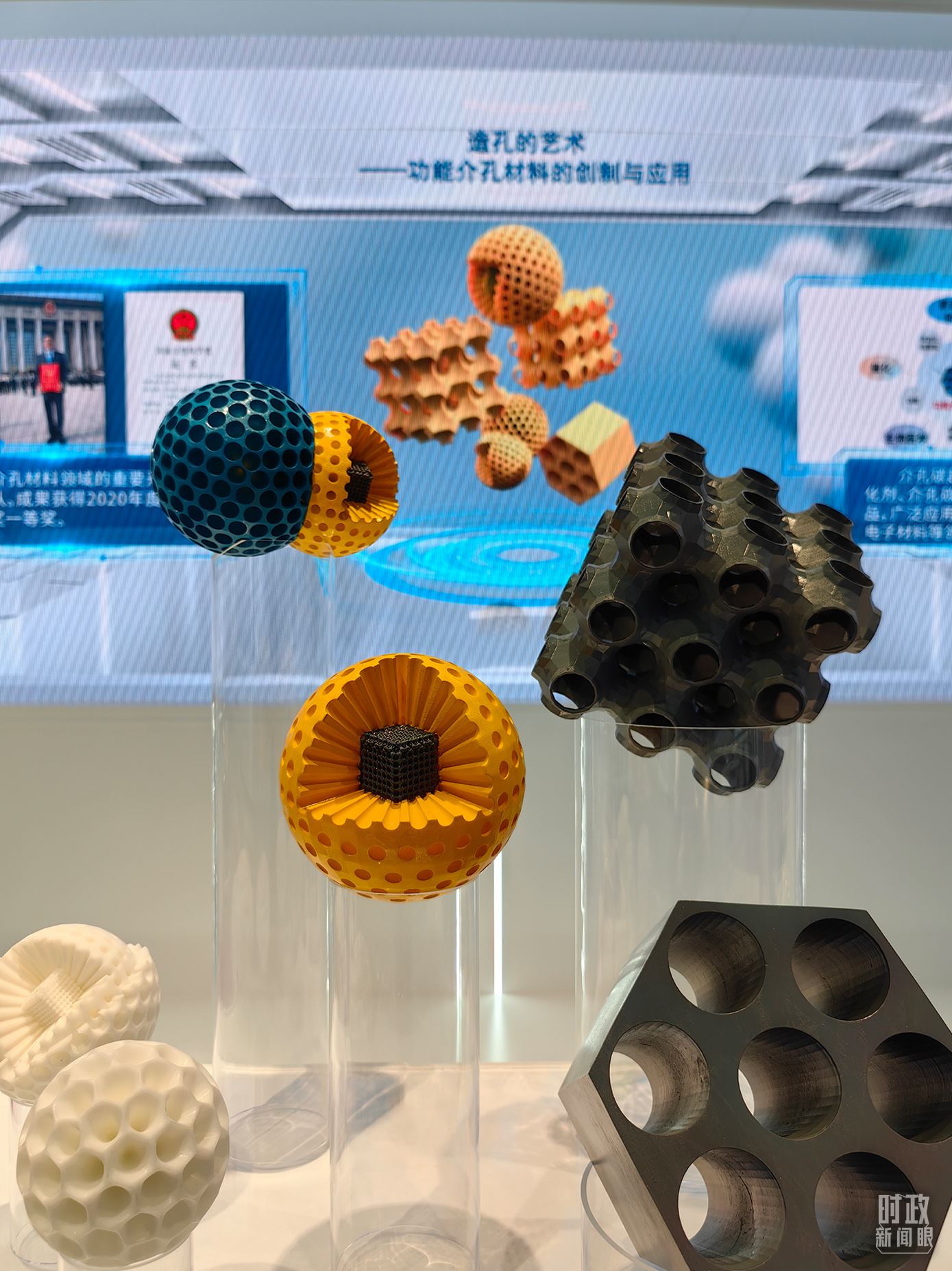 △上?？萍紕?chuàng)新成果展。（總臺央視記者段德文拍攝）