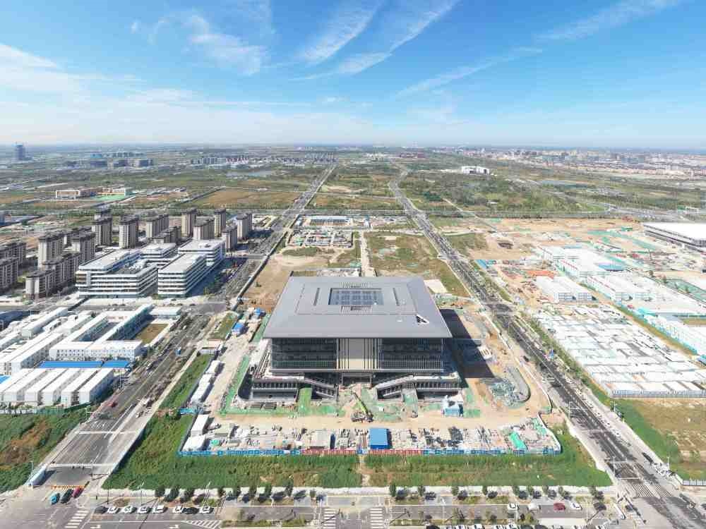 這是雄安新區(qū)大學(xué)園圖書館（2023年10月1日攝，無人機(jī)照片）。新華社記者 朱旭東 攝