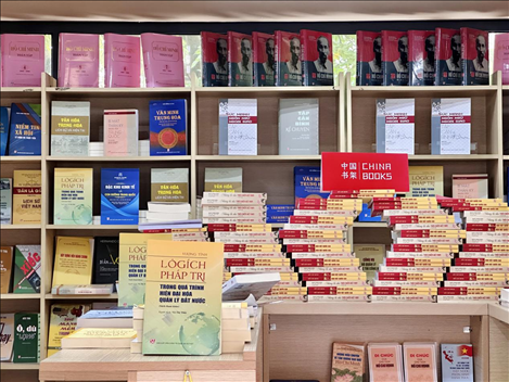 中國主題圖書亮相越南河內(nèi)書街。中國圖書進(jìn)出口（集團(tuán)）有限公司供圖