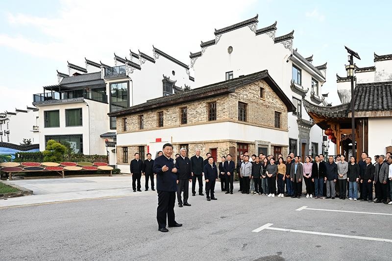 2023年10月11日，習(xí)近平總書記在江西上饒市婺源縣秋口鎮(zhèn)王村石門自然村考察。