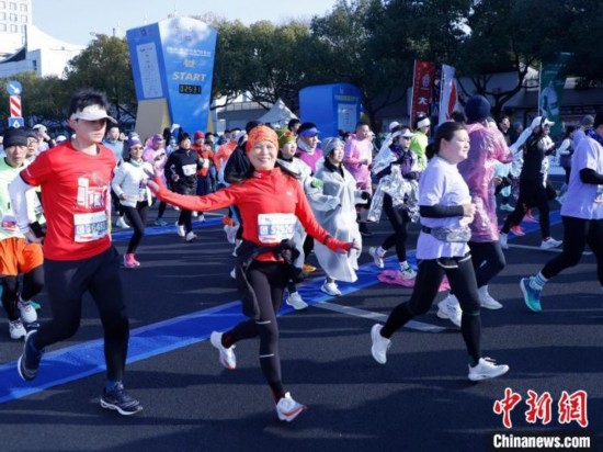 2023杭州馬拉松現(xiàn)場。肖健 攝