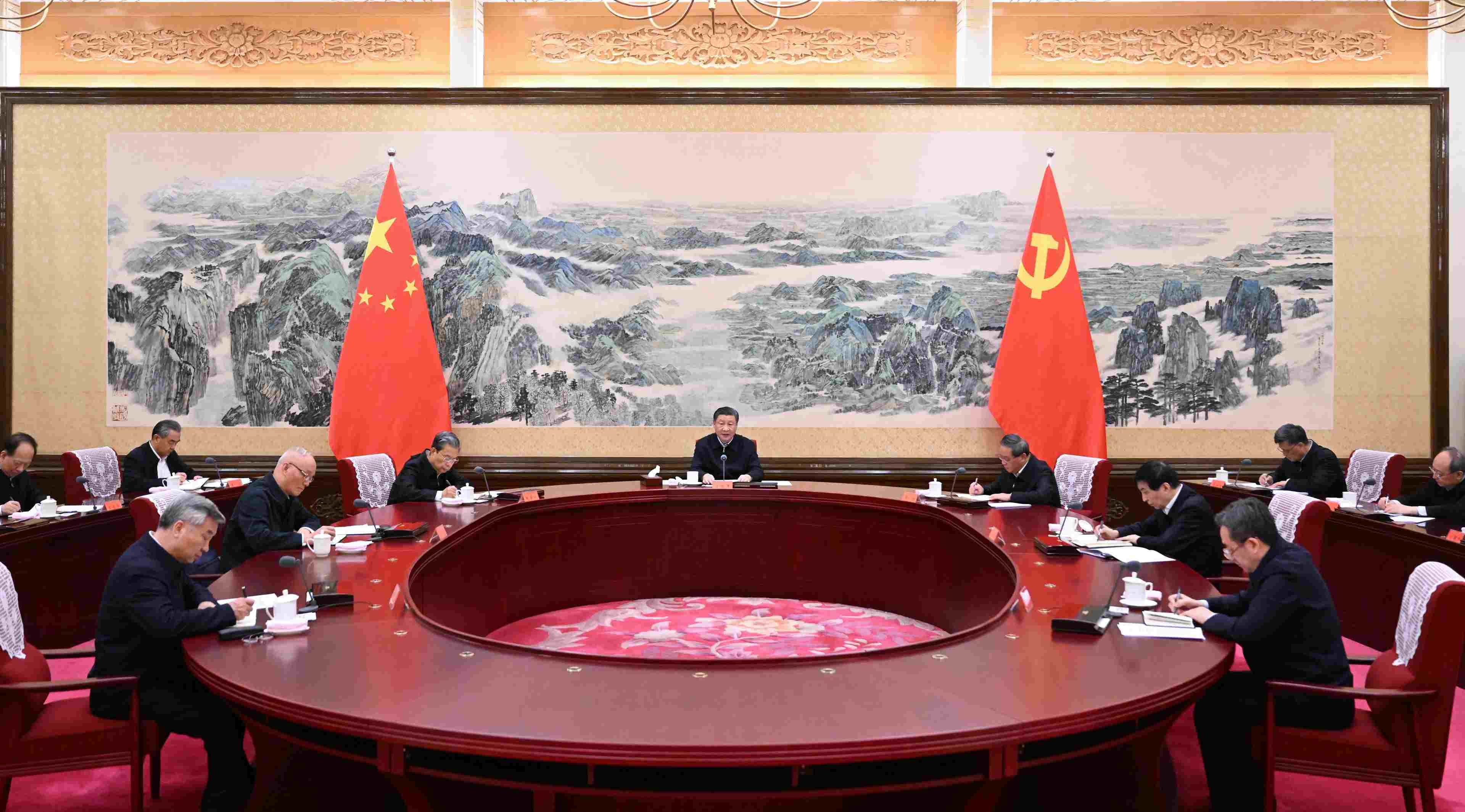 2023年12月21日至22日，中共中央政治局召開學習貫徹習近平新時代中國特色社會主義思想主題教育專題民主生活會，中共中央總書記習近平主持會議并發(fā)表重要講話。