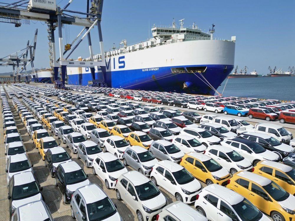 △2023年7月5日，大批出口商品車集結(jié)山東煙臺港準備通過汽車滾裝船發(fā)運。