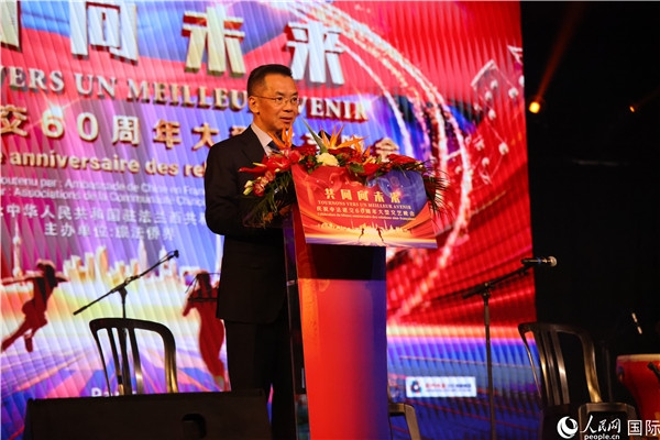 法國(guó)前總理拉法蘭出席晚會(huì)并致辭。 人民網(wǎng)記者 尚凱元 攝