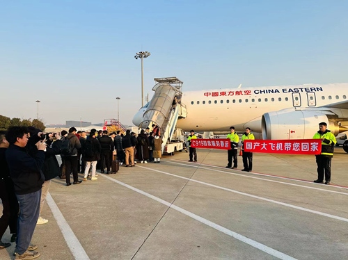 2024春運第一天，東航4架C919大飛機全部投入商業(yè)運營。東航供圖