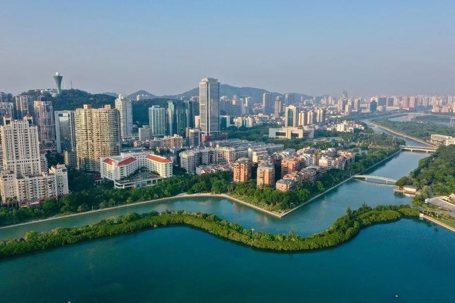 筼筜湖周邊城市景觀。新華社記者 姜克紅 攝