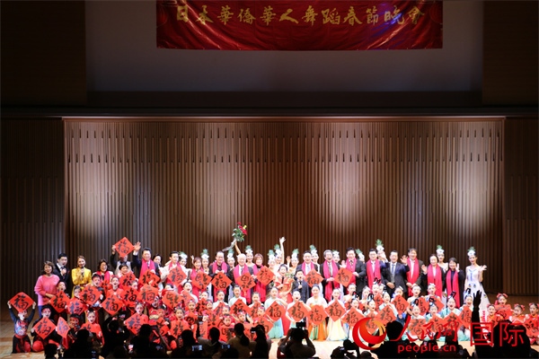 演職人員與嘉賓合影。人民網(wǎng) 許可攝
