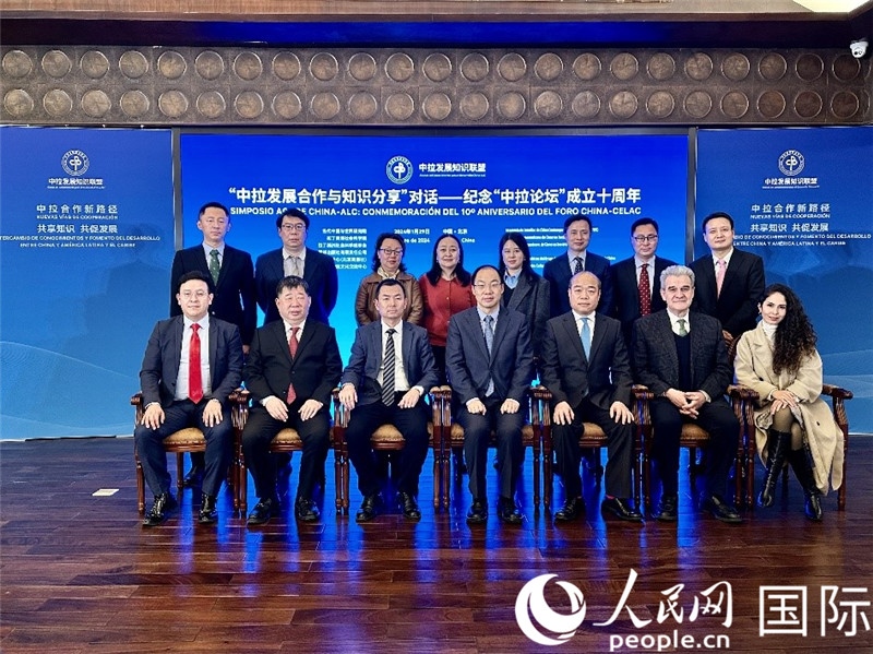 與會嘉賓合影留念。人民網(wǎng)記者 周雨攝